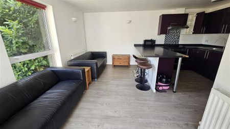 4 bedroom terraced house to rent - Photo 2