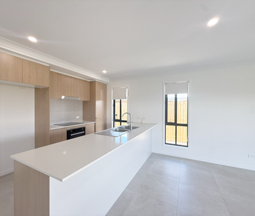 1 Kashmir Cct, Greenbank QLD 4124 - House For Rent | Domain - Photo 6