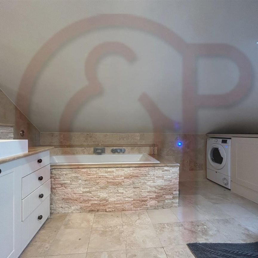 Alfred Road, Acton, W3, London - Photo 1
