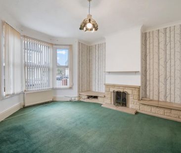 3 bedroom end of terrace house to rent - Photo 1