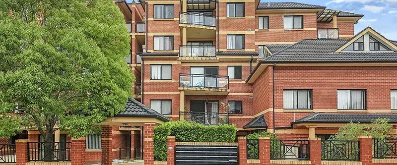 Bright & Spacious 2 Bedroom Apartment - Prime Burwood Address - Photo 1