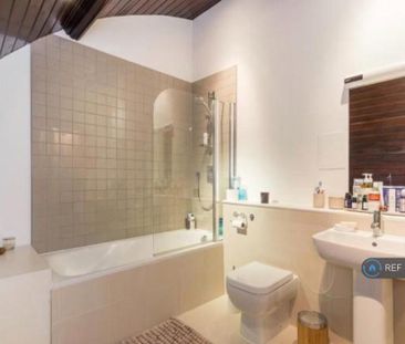 2 bedroom penthouse to rent - Photo 2