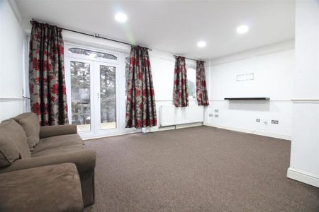 3 bedroom flat to rent - Photo 3