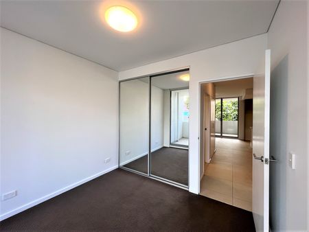 Modern As New 2 Bedroom Apartment for lease! - Photo 3