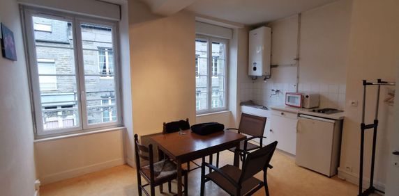 A louer à CONDE EN NORMANDIE, appartement 24.32m² MEUBLE, au 1er étage comprenant : pièce princ... - Photo 2