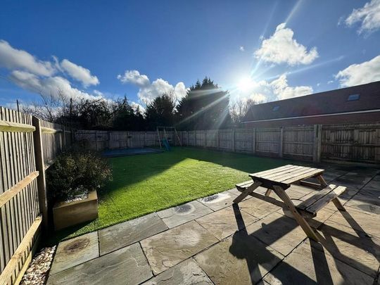 3 bedroom character property to rent - Photo 1