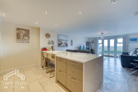 2 bedroom flat to rent - Photo 4