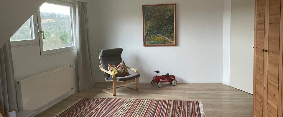 Gepflegte vollmöblierte 3-Zi DG-Wohnung mit Burgblick - Foto 1