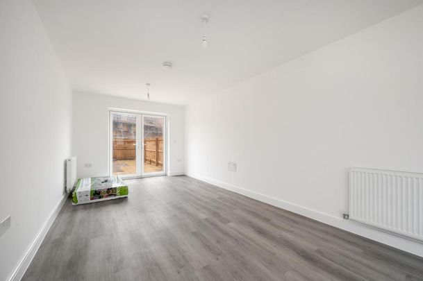 3 bedroom semi-detached house to rent - Photo 1