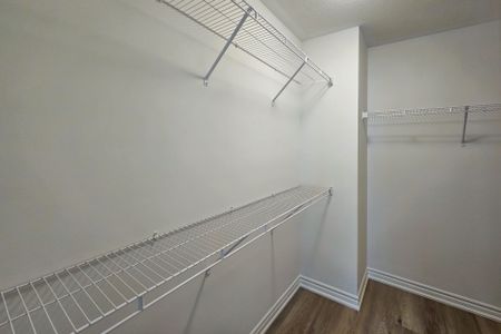 For Lease - 8 Vinewood Crescent, Barrie, Ontario - Photo 2