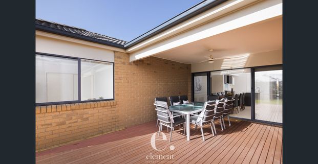 Easy Living on the Surf Coast | Self Contained Room - Photo 1