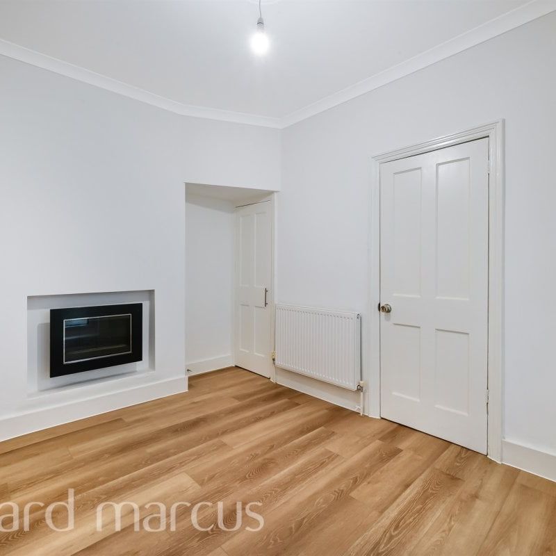 Leverson Street - Photo 1