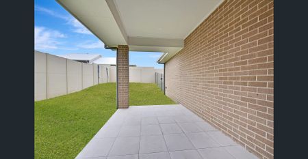 NEAR NEW LOW MAINTENANCE FAMILY HOME - Photo 4