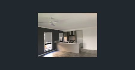 Family home in Pallara - Photo 3