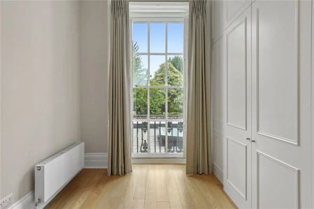 3 bedroom flat in St John's Wood - Photo 4