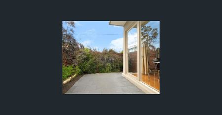 QUALITY AND CONVENIENCE IN PRIME LOCATION - Photo 3