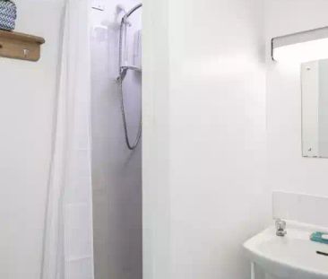 Silver Lounge room - Photo 5