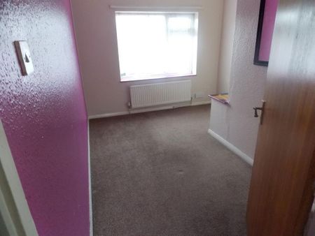 3 bedroom detached house to rent - Photo 3