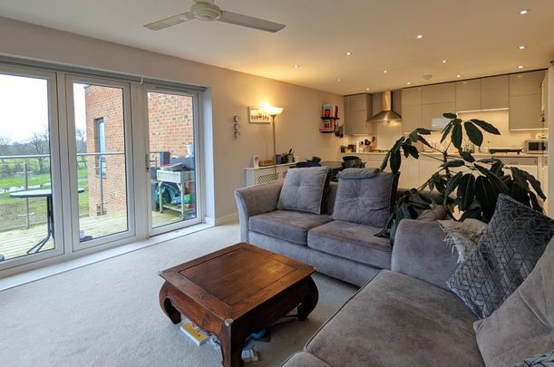 3 bedroom flat to rent - Photo 1