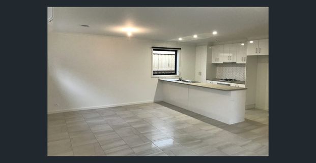 Low maintenance property - Photo 1