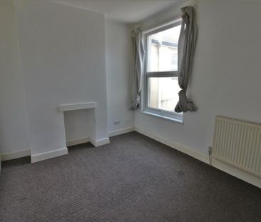2 bedroom maisonette to rent - Photo 4