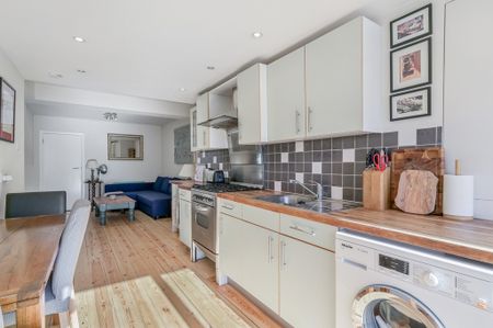 Chiswick High Road, W4, London - Photo 4