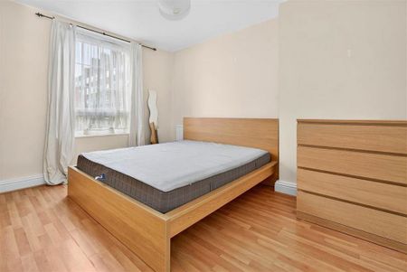 3 bedroom flat to rent - Photo 4