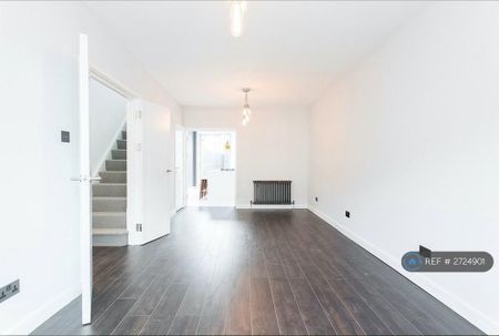 3 bedroom end of terrace house to rent - Photo 2