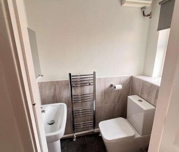 Garland Drive, Hounslow, TW3 - Photo 1