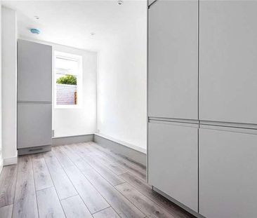Hetherington Road, Shepperton, Surrey, TW17 - Photo 2