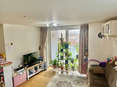 2 Bed Flat, Prince Regent Road, TW3 - Photo 3