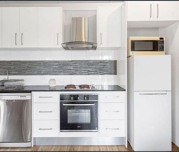 WATER & ELECTRICITY INCLUDED! SPACIOUS 1-BEDROOM IN PRIME LOCATION - Photo 2