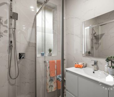 Charming Three Bedroom House - Photo 4