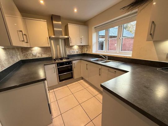 4 bedroom detached house to rent - Photo 1