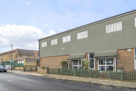 3 bedroom flat to rent - Photo 5