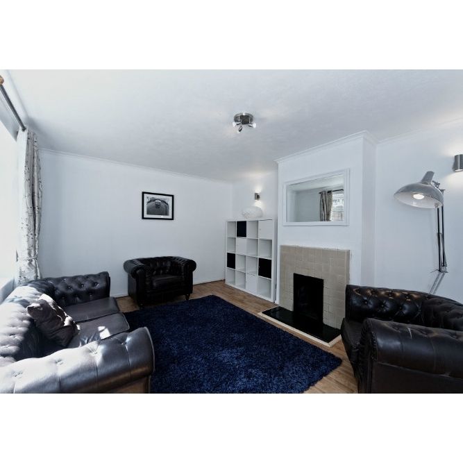 4 Bed Terraced House, Sandmere Road, SW4 - Photo 1