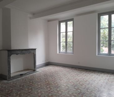 Location Appartement 4 pièces 86m² NIMES 30000 - Photo 2