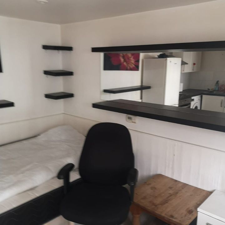 Studio Flat, Green Lanes, N16 - Photo 1