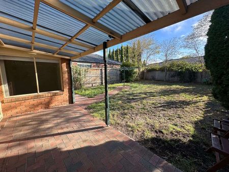 15 Pinnock Ave, Roxburgh Park, VIC 3064 - Photo 5