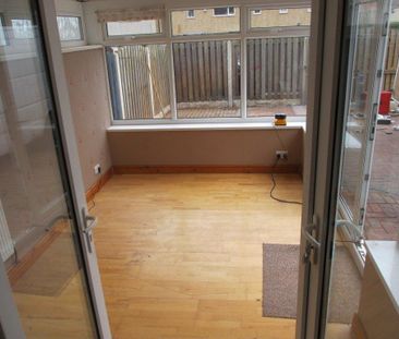 3 bedroom terraced house to rent - Photo 4