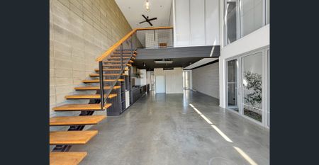 Stylish Executive Home with Pool in Prime Maroochydore Location - Photo 2