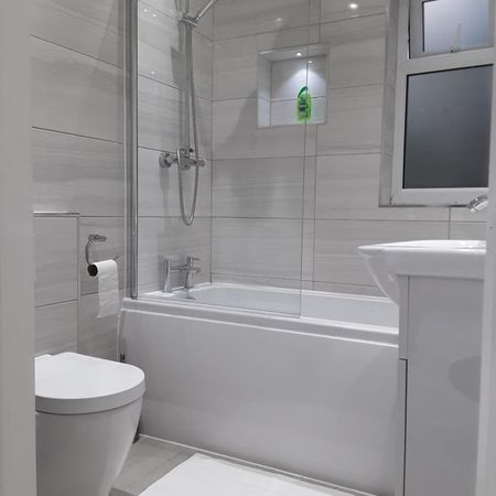 Studio Flat, Alba Gardens, NW11 - Photo 4