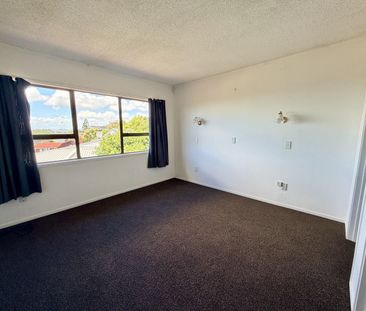 Large family home in Chatswood - Photo 3