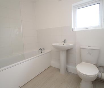 Datchworth Turn, Leverstock Green, Hemel Hempstead, HP2 4PE, Herts - Photo 6