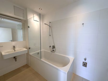 Moderne Dachgeschosswohnung mit Terrasse - Photo 4