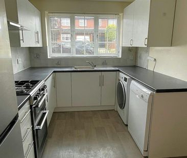 Semi-detached house to rent on - Photo 6