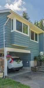 Upper Three Bedroom Suite with Laundry and Fenced Yard - Photo 3