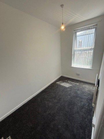 3 bedroom apartment to rent - Photo 2