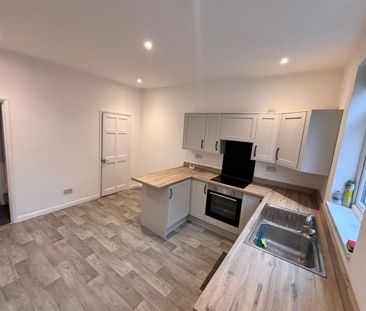 2 bed Terraced - To Let - Photo 5