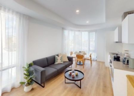 3 Bed Ensuite Apartment - Photo 2